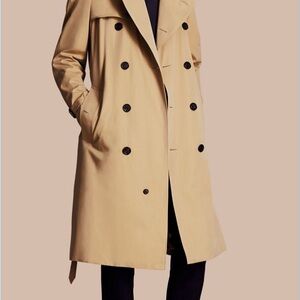 Burberry Men’s ‘The Kensington’ Trenchcoat size 44UK 34US (XS)